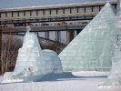 Pyramide en glace
