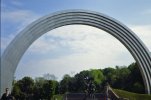 L'Arche de l'Amitié entre les peuples (monument de l'Arc-en-Ciel) -